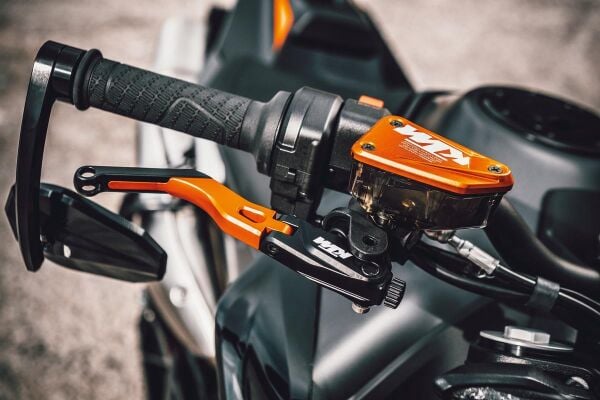 BRAKE FLUID RESERVOIR COVER